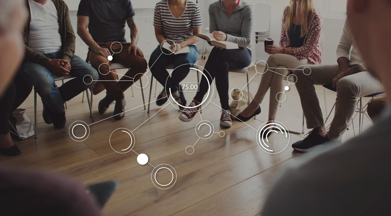 Creating Links: How Aesthetics Influence Close-Knit Communities